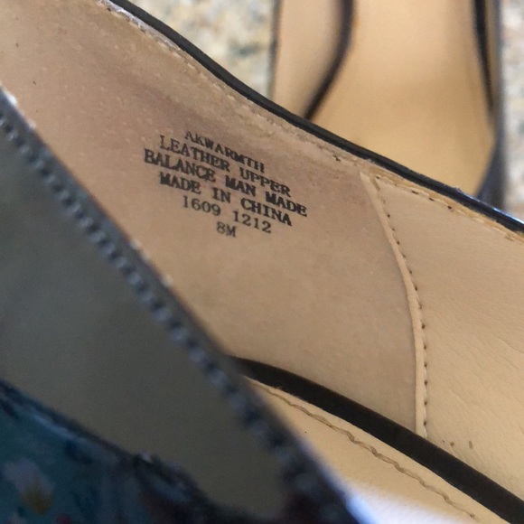 Anne Klein patent black leather heels size 8 - Picture 6 of 6